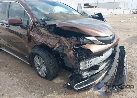2021 Toyota Sienna Xle z USA, uszkodzony, nr VIN 5TDYRKEC2MS064504